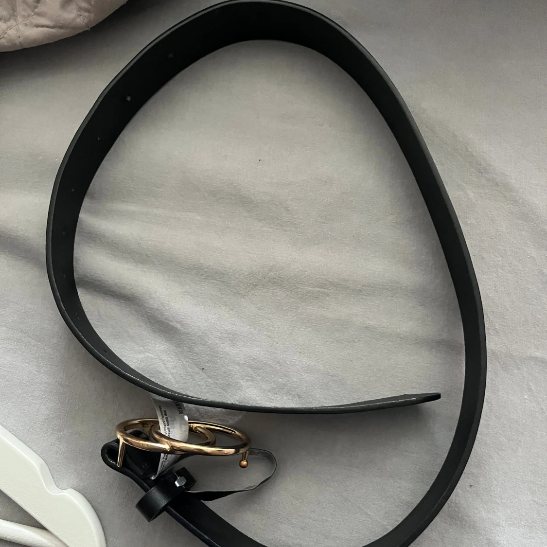 Svart bälte med guldfärgat spänne Gina Tricot - 2