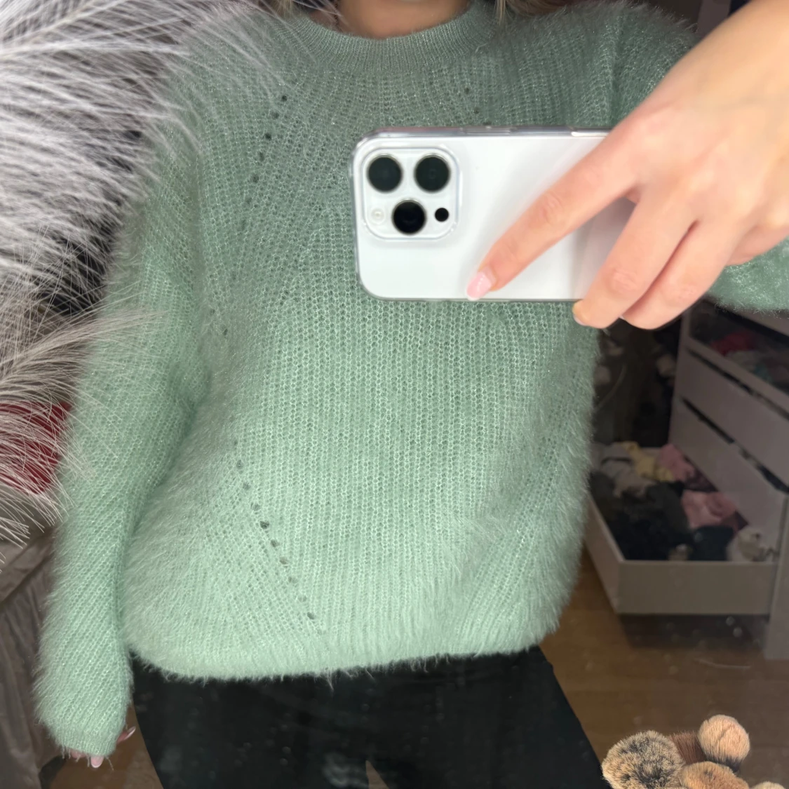 Fluffig stickad tröja  - 1