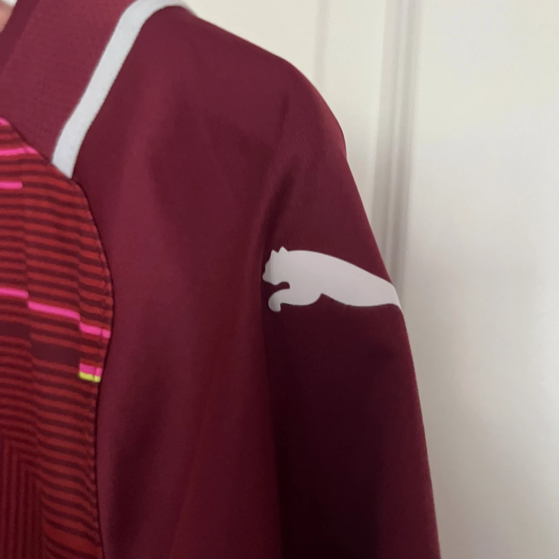 Vinröd fotbollströja från Puma S - 4