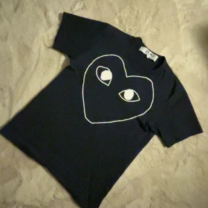 Cdg T-shirt - Mycket fint skick | mindre i storleken 