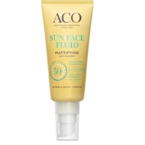 ACO Sun Face Fluid SPF 50 - Mattande ansiktsfluid med SPF 50 från ACO, perfekt för dig som vill ha solskydd och samtidigt hålla huden fräsch och glansfri. Kommer i en gul tub med pump och innehåller Triple Moist Complex för extra fukt. Passar dig som vill skydda huden mot UV-strålar. Nypris 179☺️