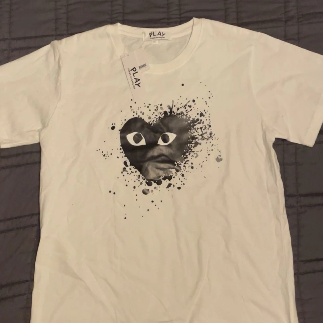 Vit t-shirt Comme des Garçons Play (prisförslag) 