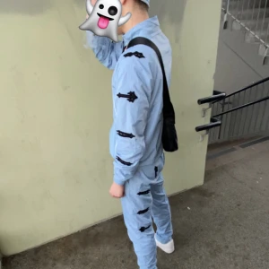 Trapstar tracksuit  - Skön ljus blå Trapstar tracksuit som passar till allt. För skön att ha på sig till vinter och vår.