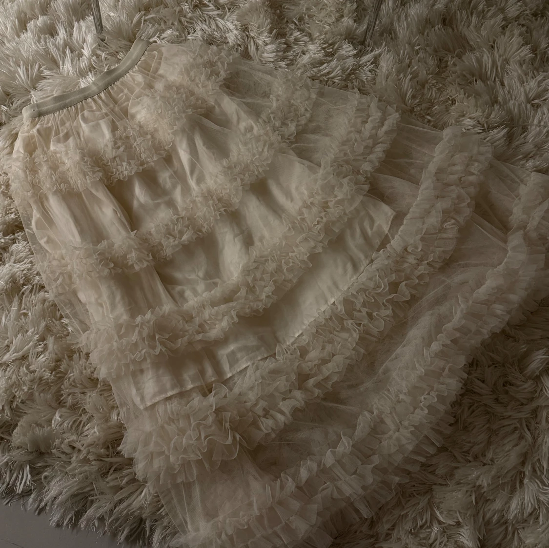 Champagnefärgad volangklänning Lissimo - 3