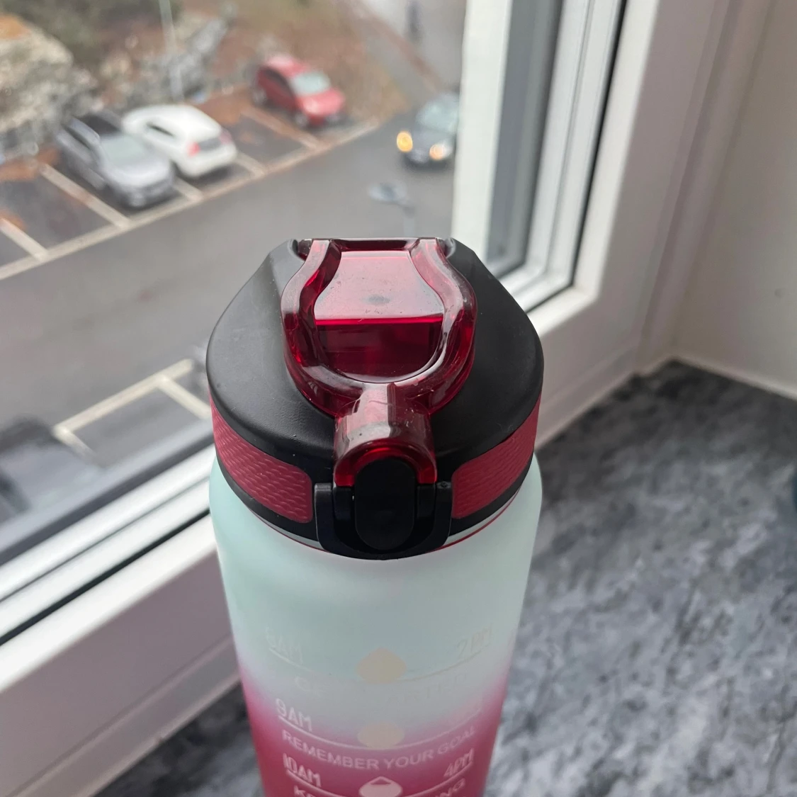 En färgglad vattenflaska  - 1