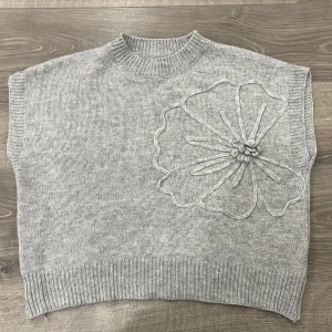 Snygg tröja  - Super fin tröja! aldrig använd