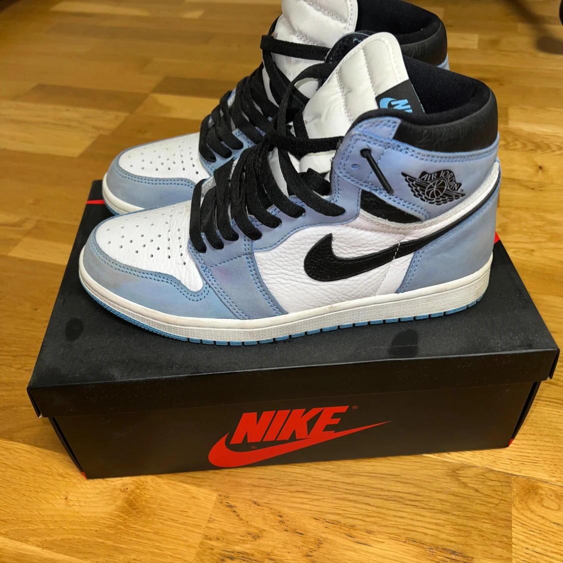 Nike Air Jordan 1 University Blue