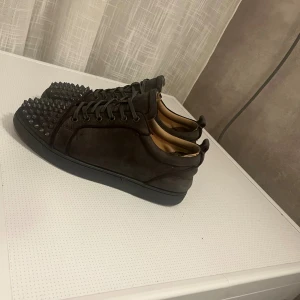 Luobs  - Dom är i okej skick har haft dom sen i somras men säljer nu för dom är för små hoppas på en ny ägare 