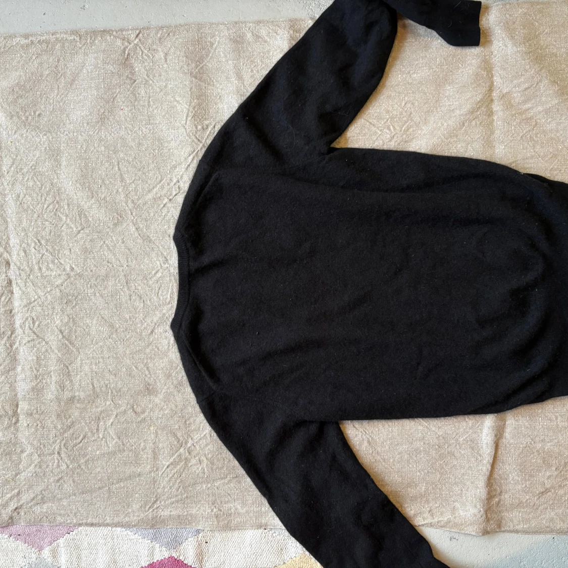 Svart kashmirtröja från Soft Goat - 1