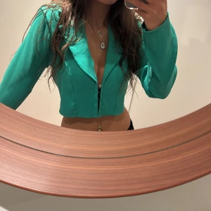 Kort kavaj - Kort kavaj som aldrig kommit till använding då den är lite för stor för mig 💚