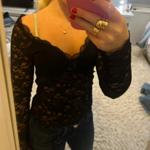 Spets topp - Spets topp från Missäy 💗 Storlek M/L men passar också S/M❤️