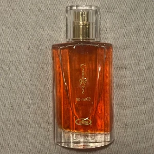 Choco Musk 50ml Al-Rehab - Choco Musk från Al-Rehab, 50 ml. Ca 40ml kvar. Trevlig och söt gourmand doft med inslag av vanlij och choklad. Passar bra till höst och perfekt för layering. 