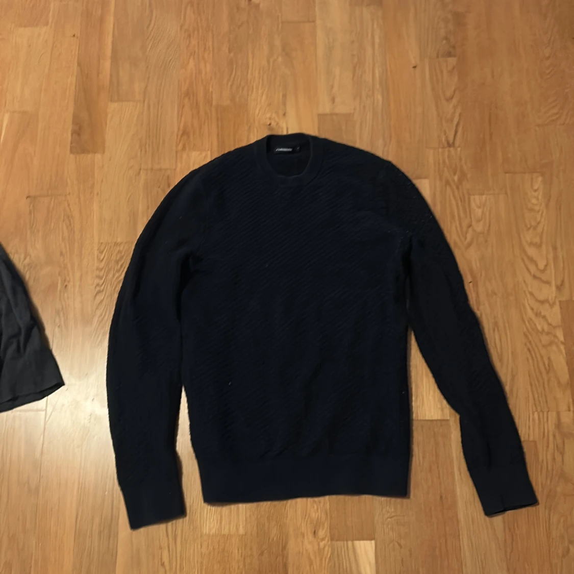 Mörkblå stickad tröja J.Lindeberg