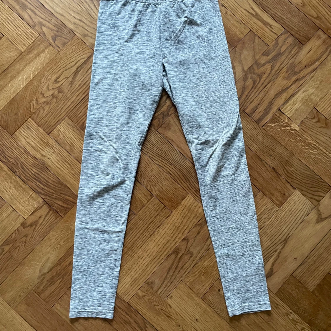 Grå leggings från Lindex, strl 146/152