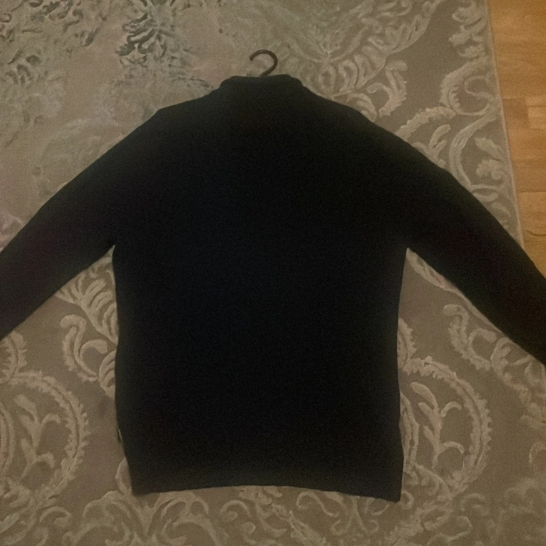 Mörkblå stickad tröja med half zip - 2