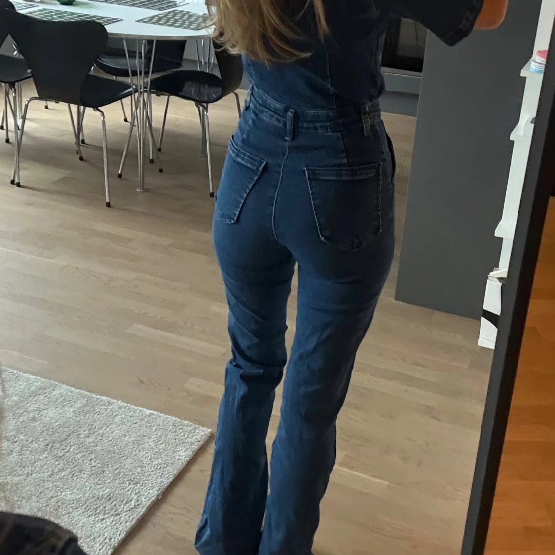 Mörkblå denim jumpsuit med dragkedja - 2