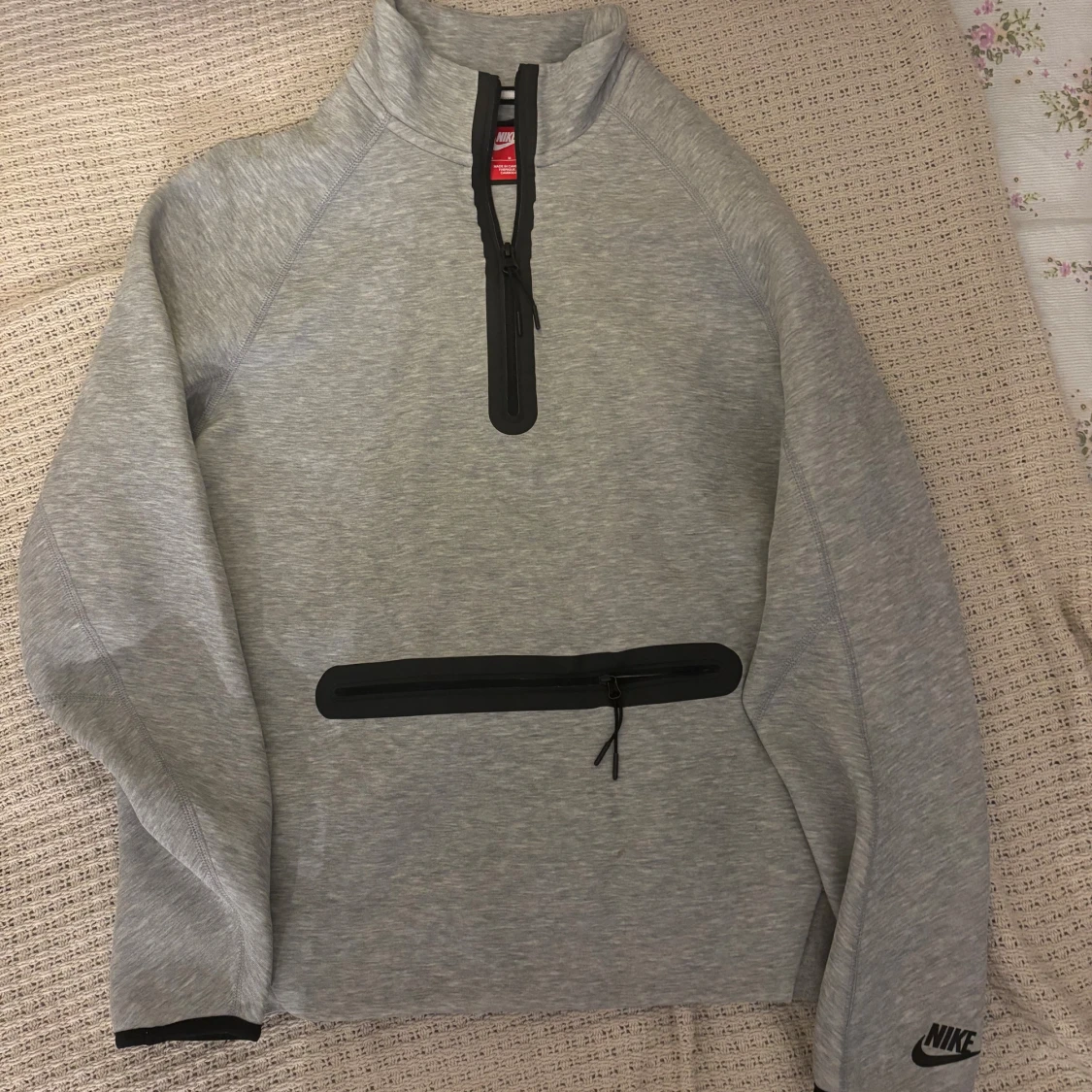 Grå half zip tröja från Nike