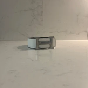 HH-bälte - Just nu så säljer jag en H bälte i bästa kvalitet🤯 bältet Är ny aldrig använd och sitter perfekt på en. Storlek 115 men passar också till 110.Pris 250💸FRAKTAR DIREKT 🚚📦 skriv gjärna som ni skulle va intresserad eller har några frågor🫡