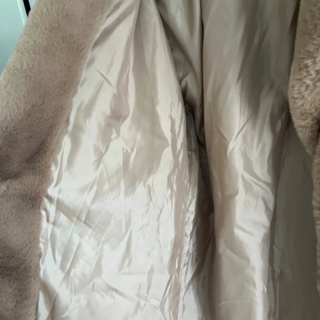 Brun pälsjacka med bred krage - 3