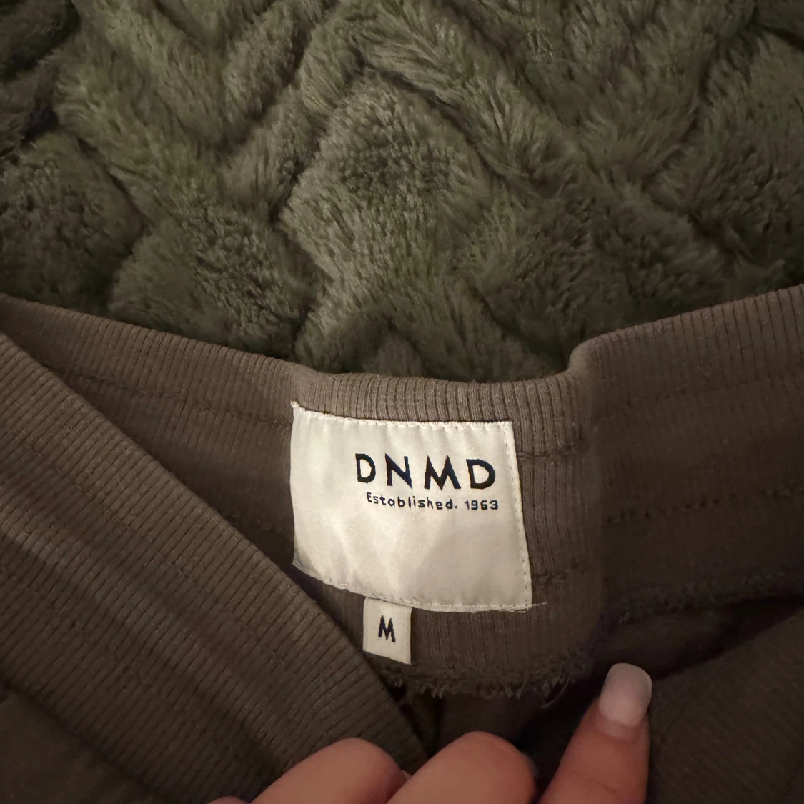 Bruna/ gröna  shorts med snörning från DNMD - 2