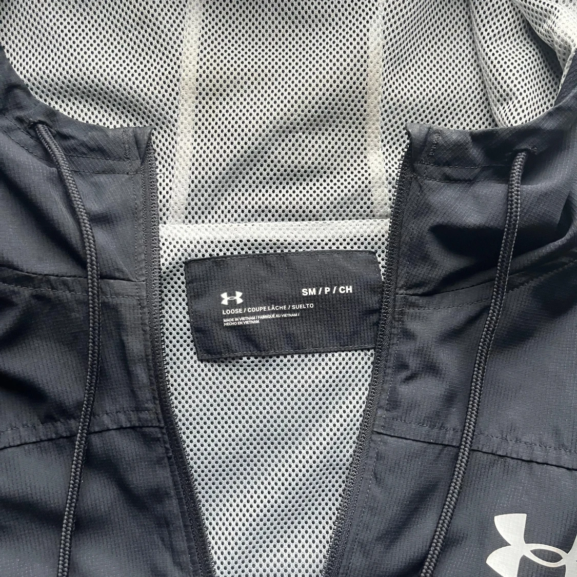 Svart vindjacka från Under Armour - 2