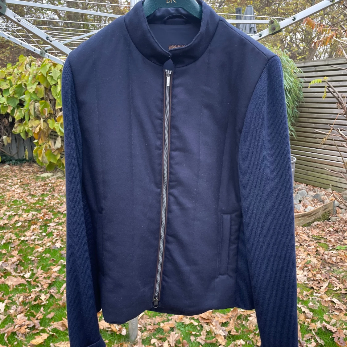 Mörkblå bomberjacka från Stenströms