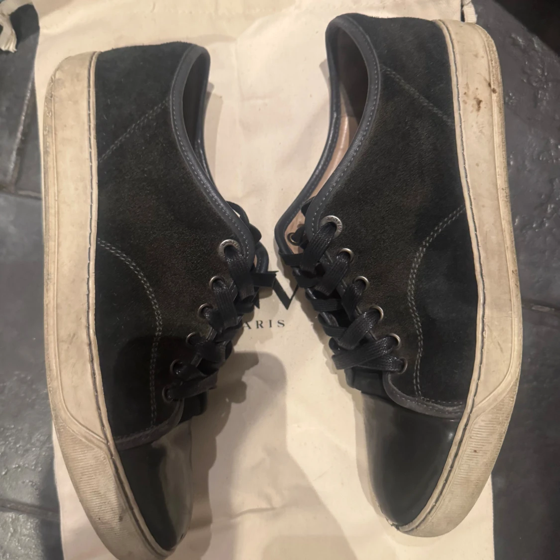 Svarta sneakers från Lanvin i skinn och mocka - 4