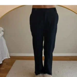 Kostymbyxor från KOOKAÍ - Säljer kostymbyxor