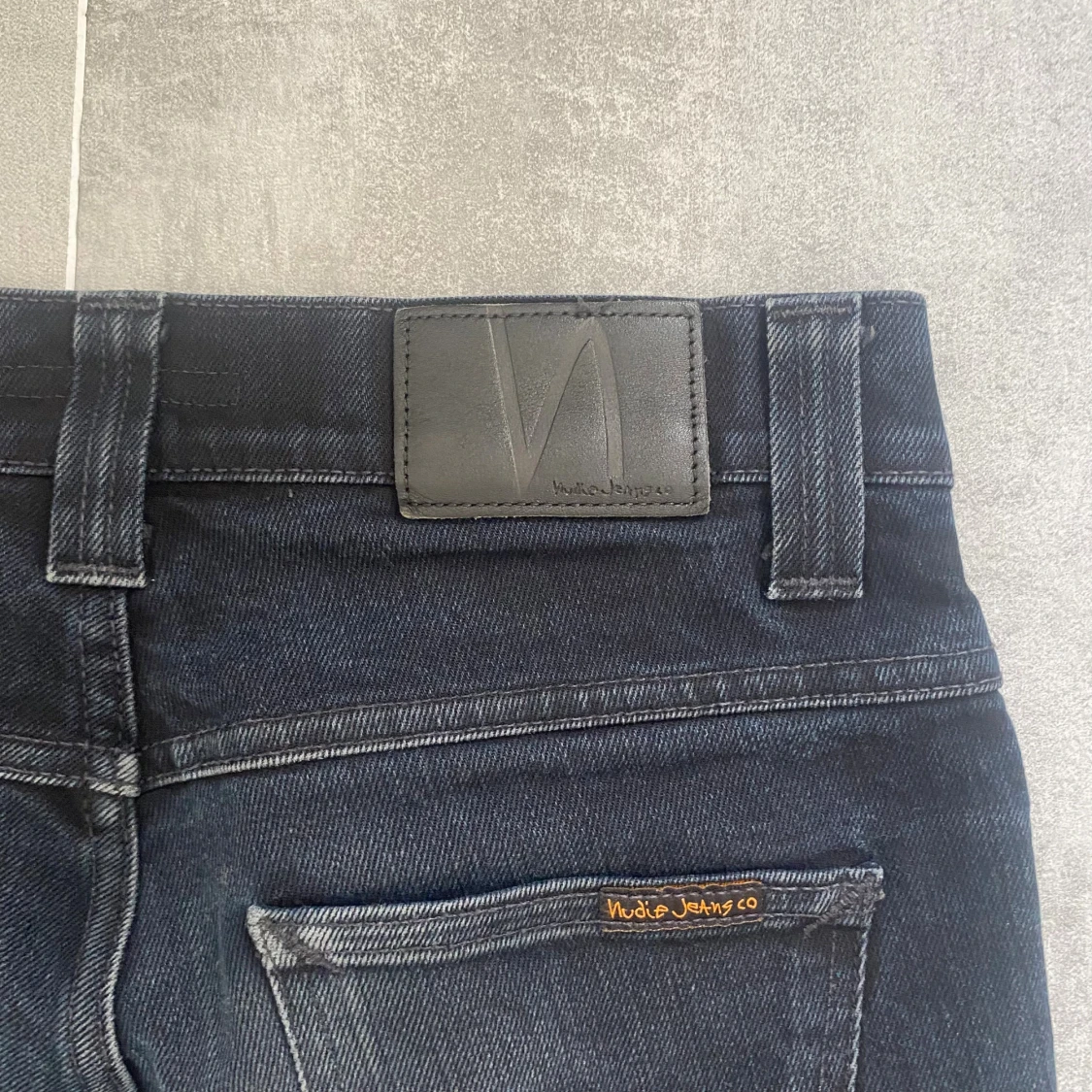 Svarta nudie jeans  - 2