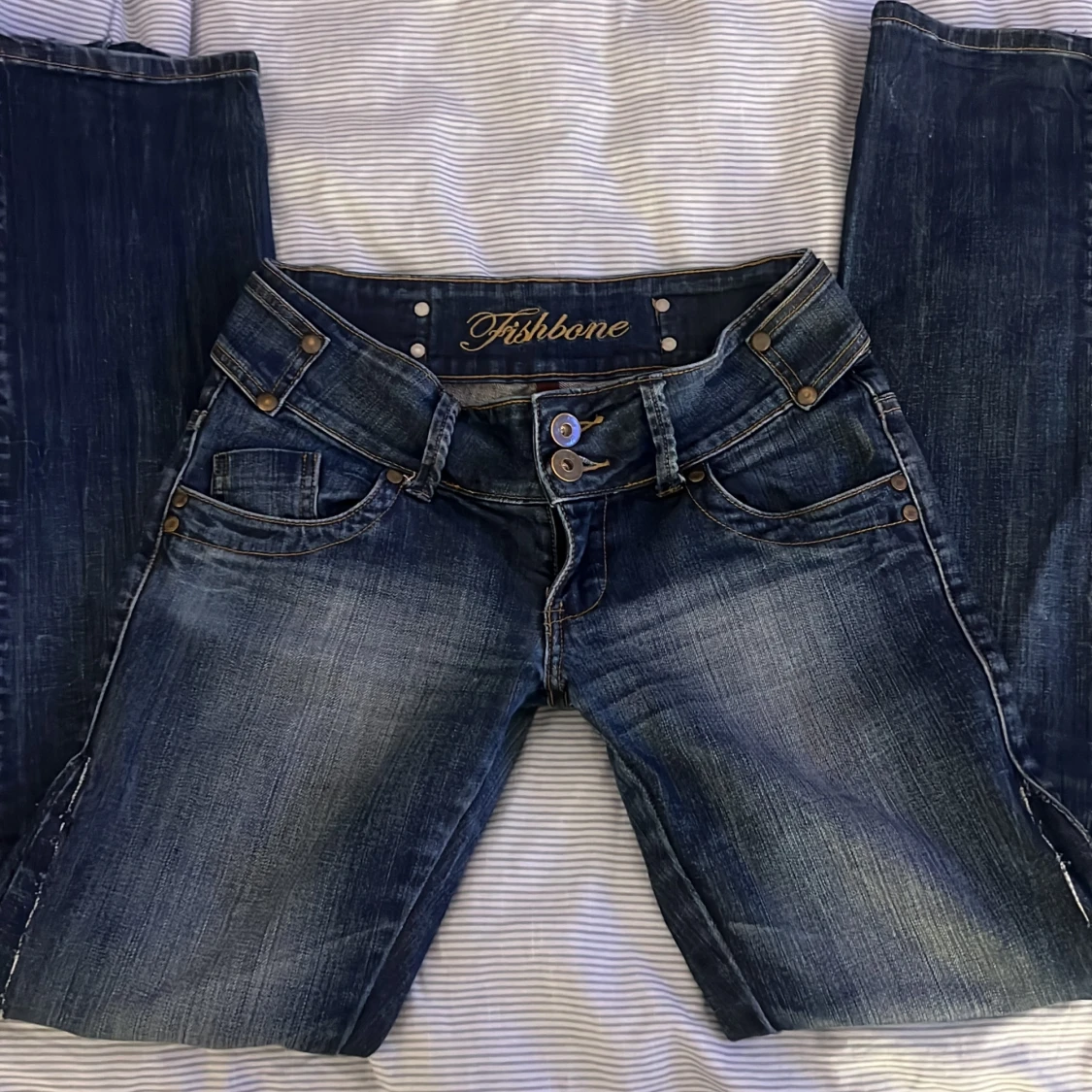 Blå bootcut jeans från Fishbone