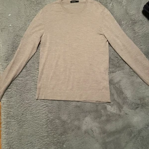 J.lindeberg tröja - Beige J.lindeberg tröja i storlek L men passar M