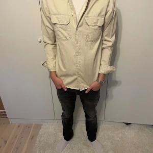 Hollister overshirt  - Säljer denna tvärsnygga overshirten för endast 149. Nypris runt 500