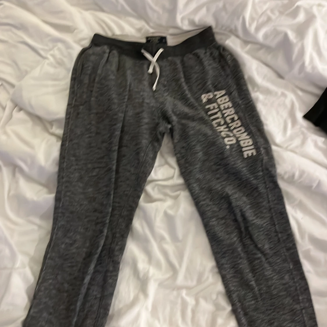 Grå mjukisbyxor Abercrombie & Fitch S