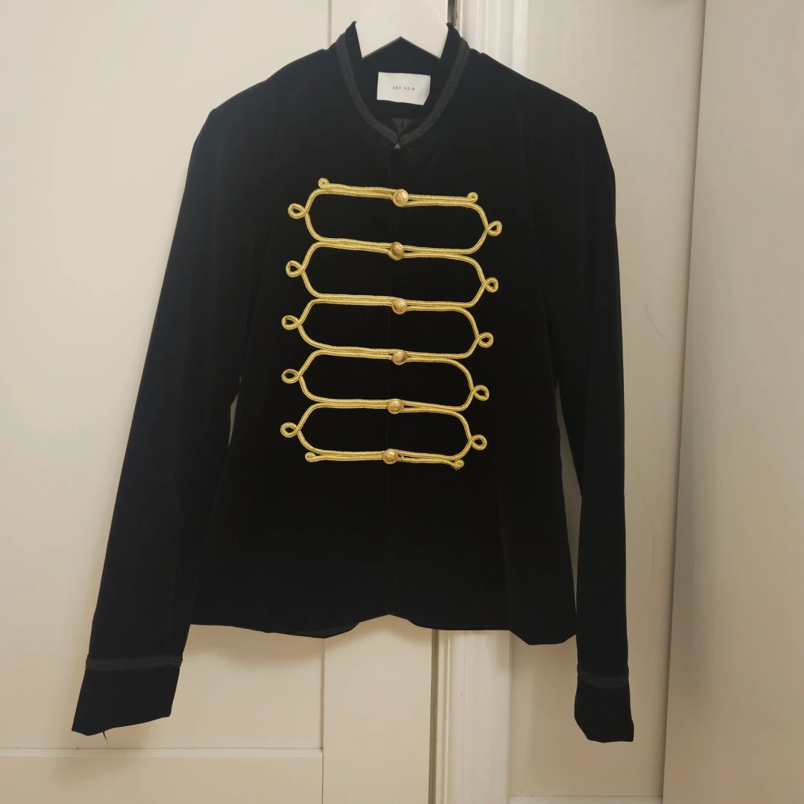 Svart kavaj i sammet från Neo Noir