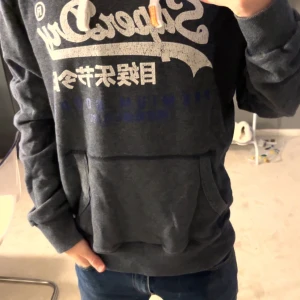 Superdry hoodie  - Superdry hoodie - Storlek: XL - Mycket bra skick - Nypris: 949kr - Mitt pris: 349kr - hör av dig vid funderingar 💫