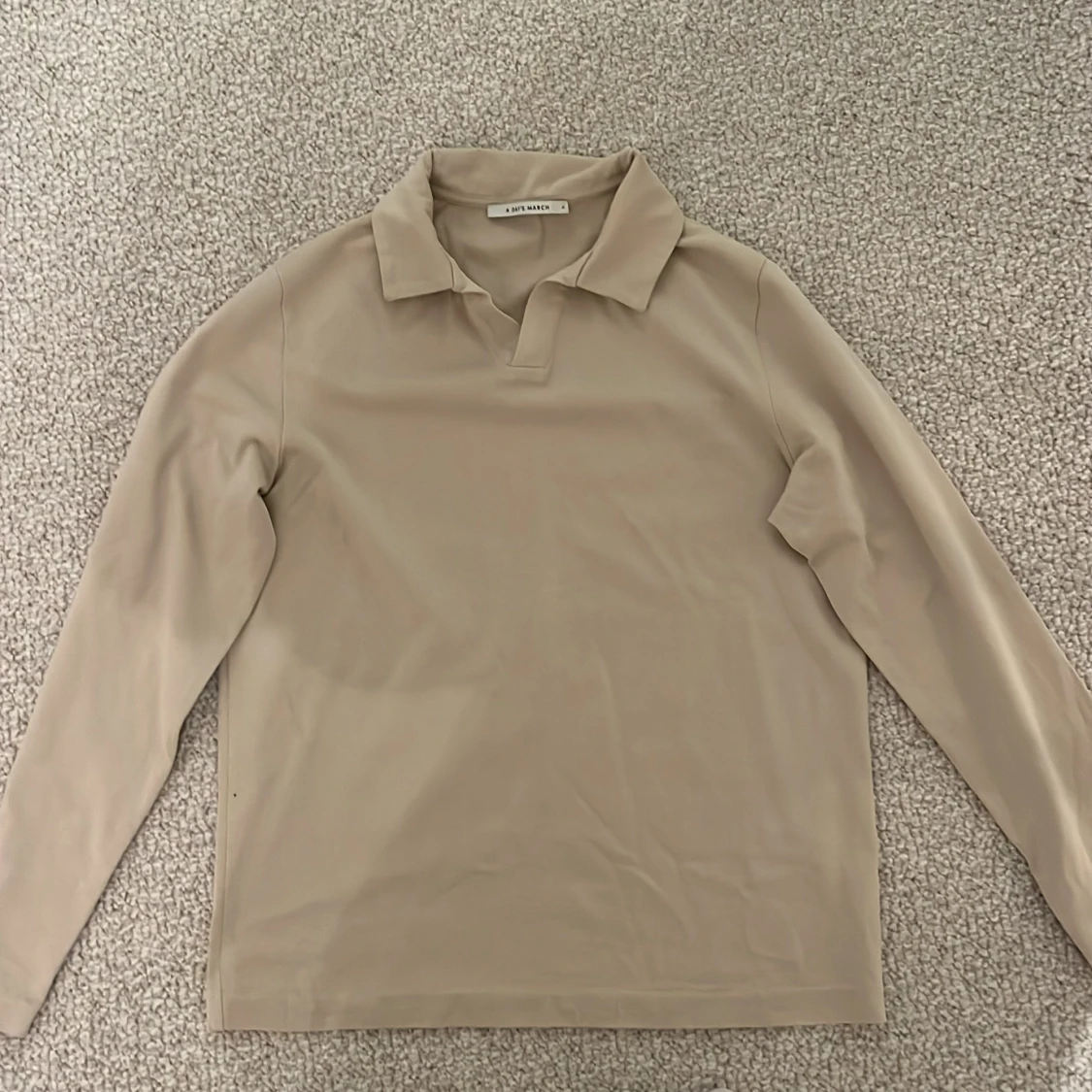 Beige långärmad pikétröja A Day’s March - 3