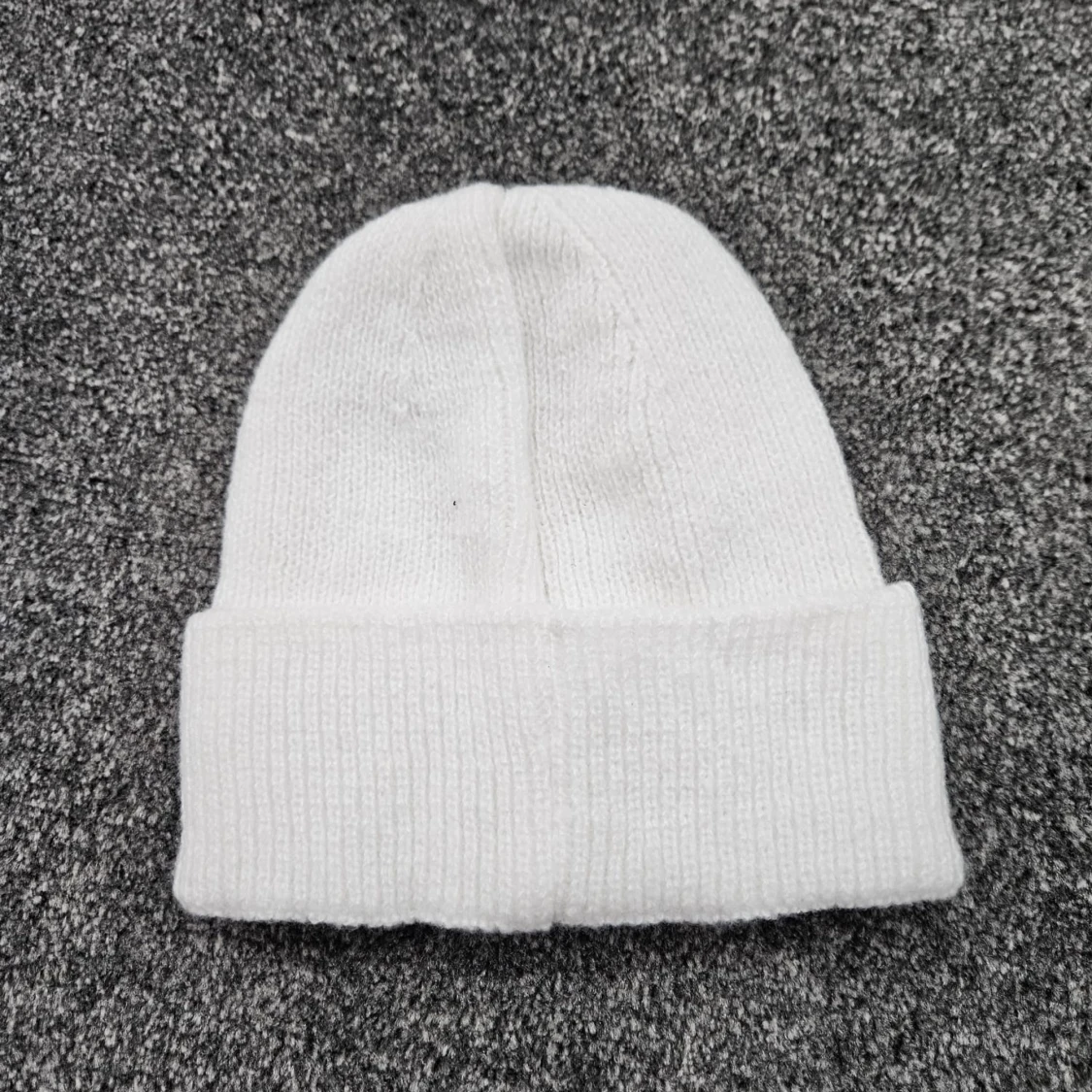 Vit stickad mössa från Moncler - 1