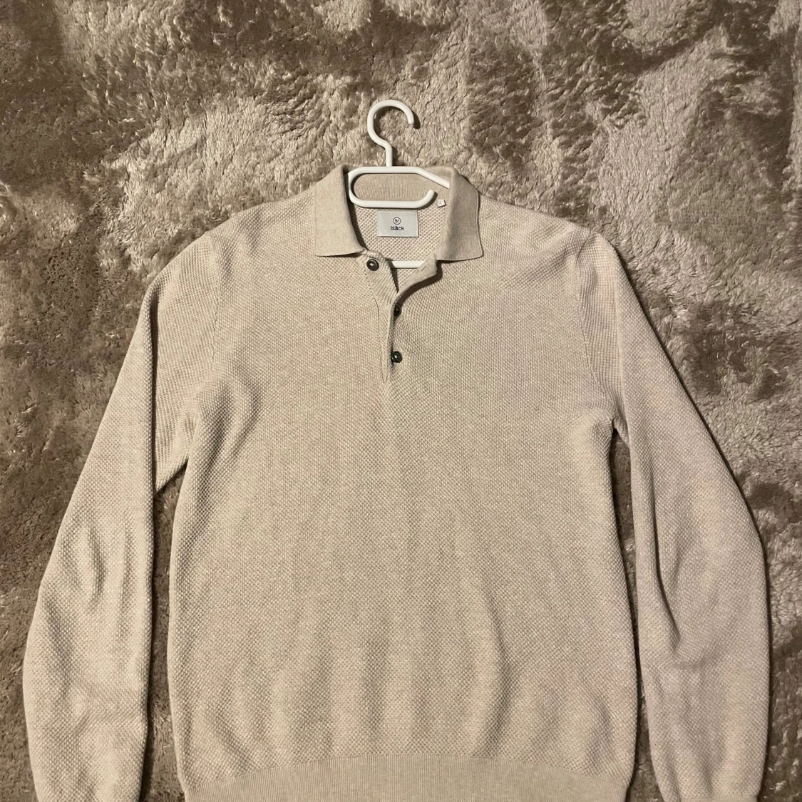 Beige pikétröja från Bläck