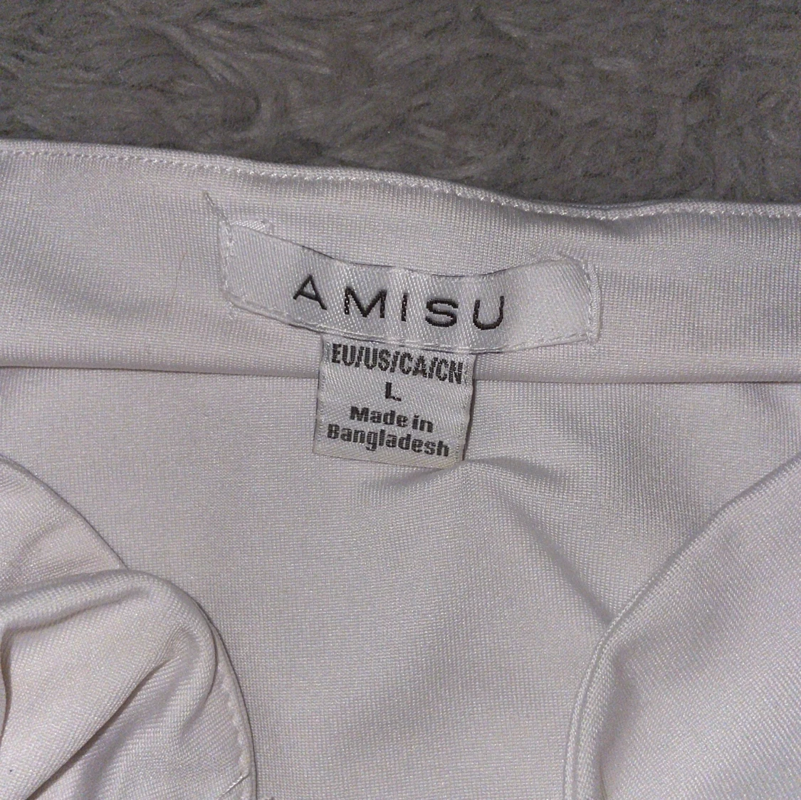 Vit omlott linnetopp från Amisu - 2