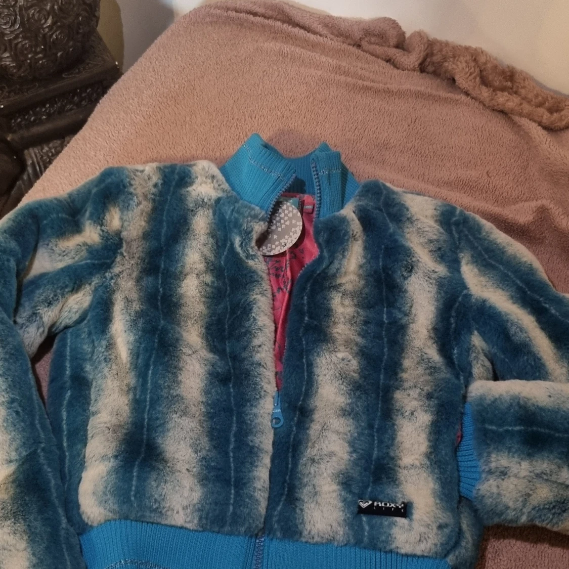 Blå-vit pälsjacka från Roxy - 4
