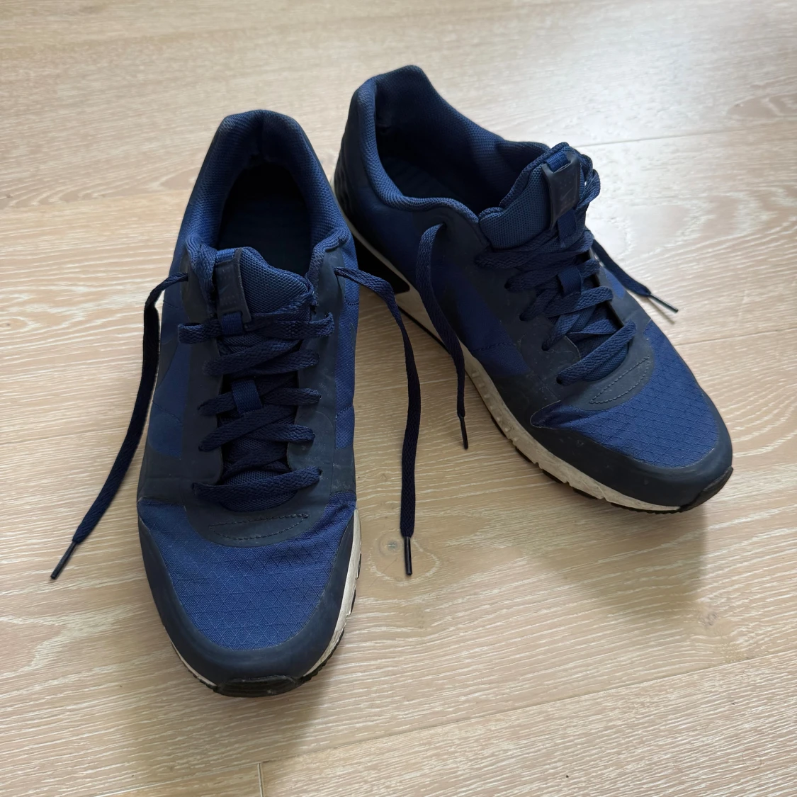Mörkblå Nike sneakers strl 45