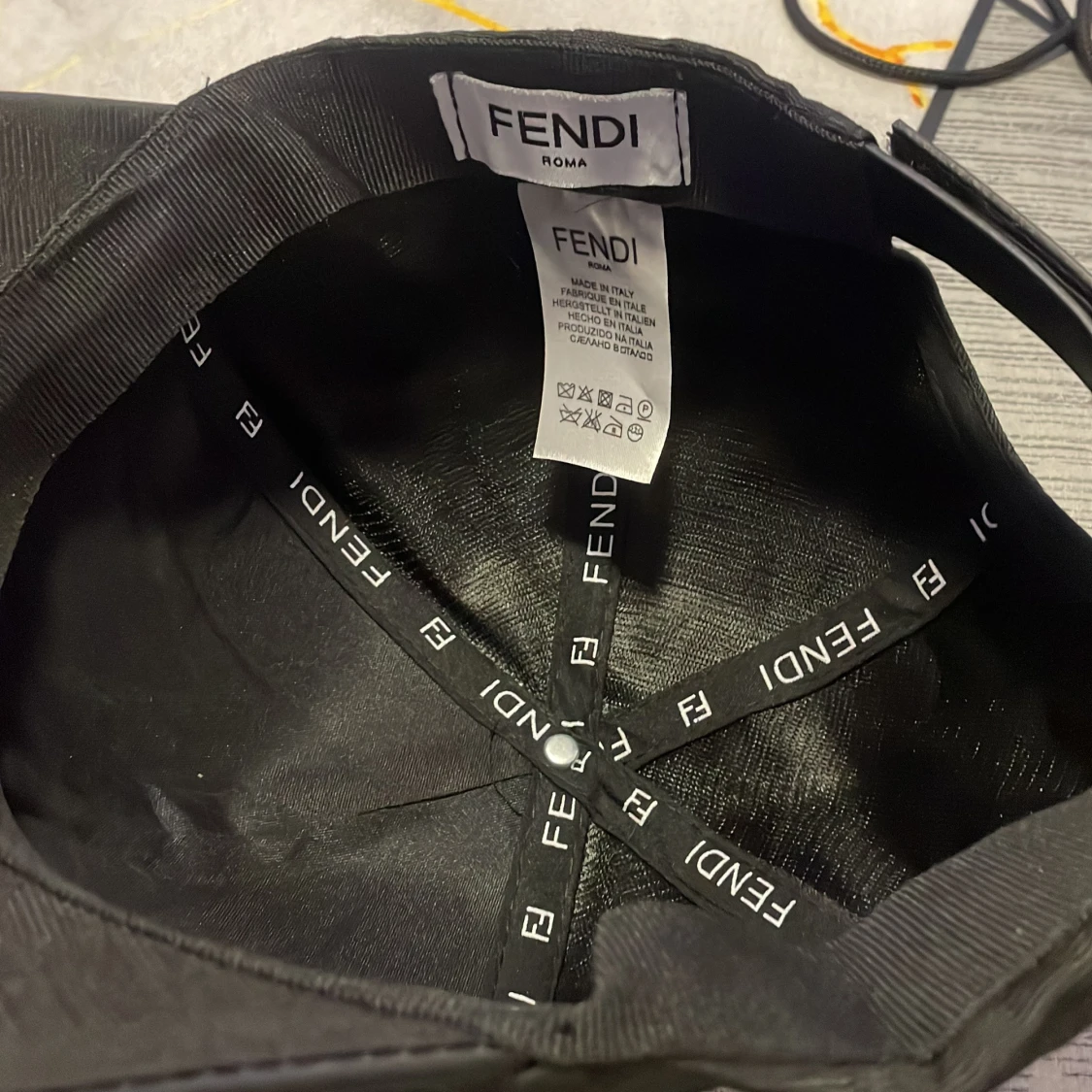 Svart Fendi keps med logomönster - 3