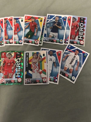 Fotbollskort EURO2024 - Fotbollskort i nyskick. Alla tillsammans 50kr. Vill man ha enstaka kort kan man köpa det i dm.