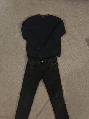 Polo Ralph Lauren stickad tröja - Riktigt schysst kabelstickad tröja från Polo Ralph lauren. 8/10 skick och rekommenderar för att slippa betala nypris (1599