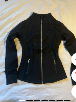 SÖKER lululemon define jacket - helst i storlek xxs men går bra med xs💕