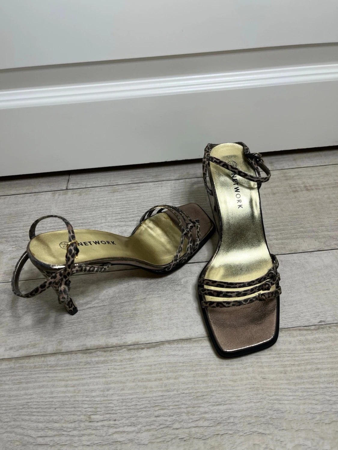 Leopardmönstrade pumps från Network - 1