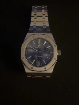 Klocka me färgen guld  - Bra kvalitet 