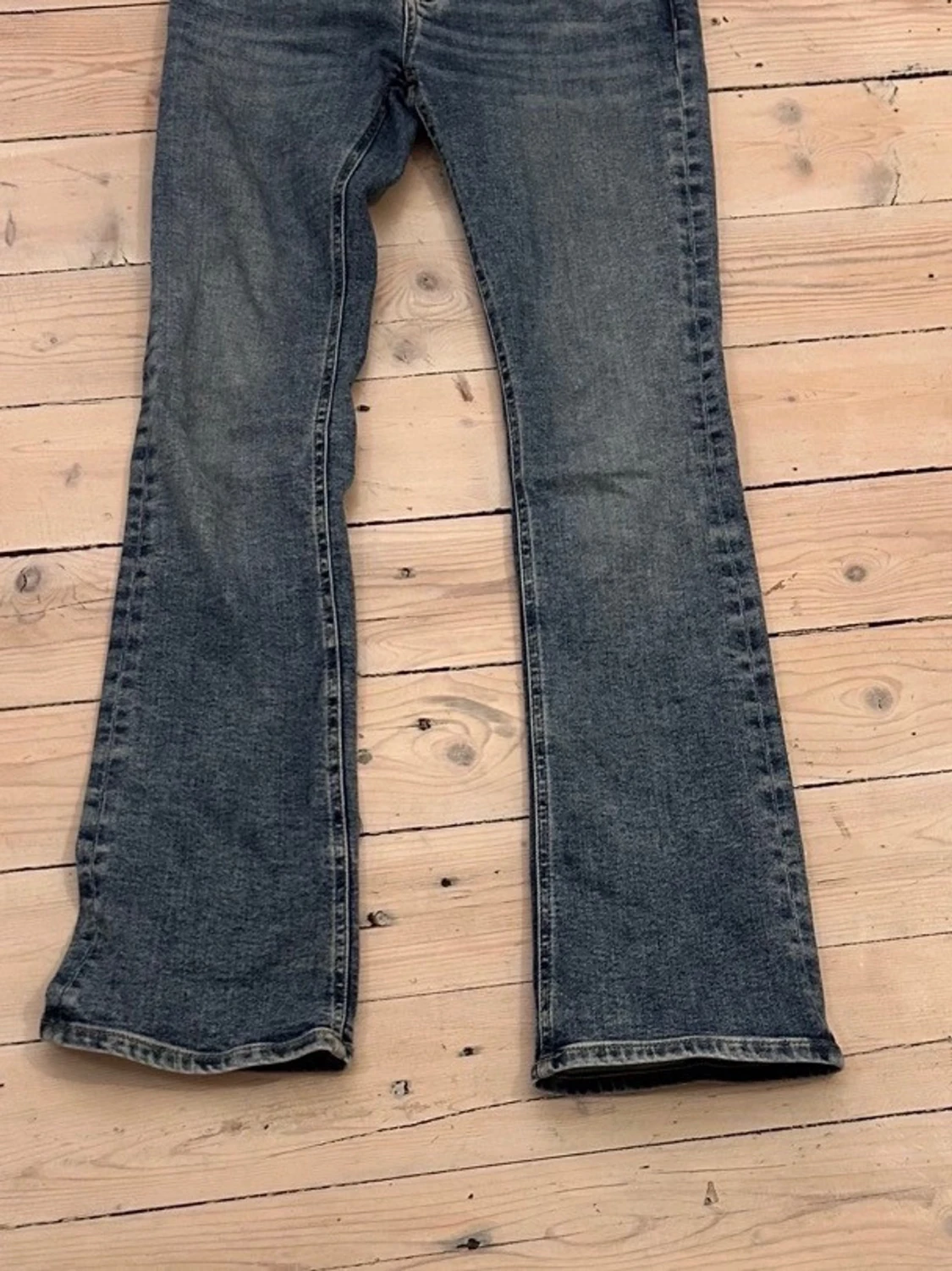 Blå bootcut jeans från Calvin Klein - 1