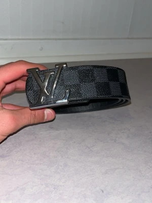 L v bälte - Ej använd men tagits ut ur förpackningen. SKRIV PRIVAT OM ATT SÄNKA PRIS