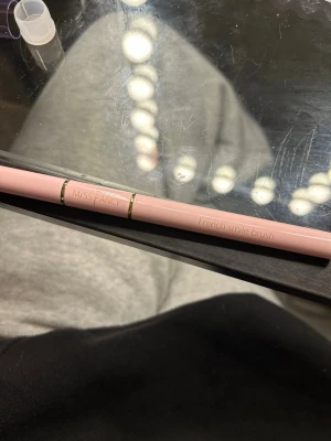 French Smile Brush - En nagelpensel från Miss Fancy. Helt ny och oanvänd i orginalförpackning! French Smile brush  Nypris: 129 kr